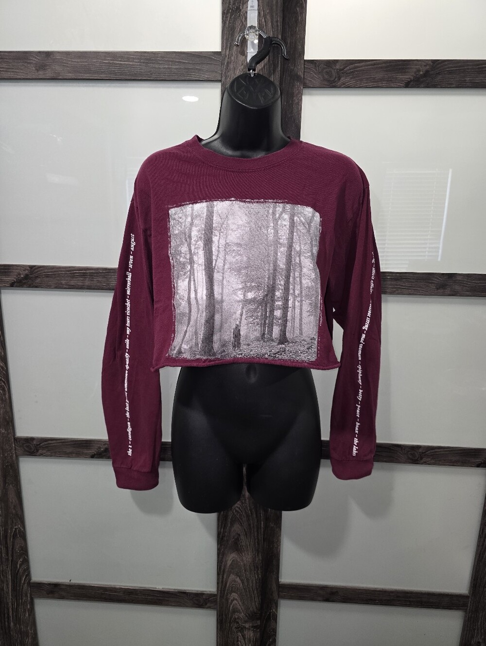 Taylor Swift Cropped Burgundy Long Sleeve Graphic T-Shirt Folklore Size Medium